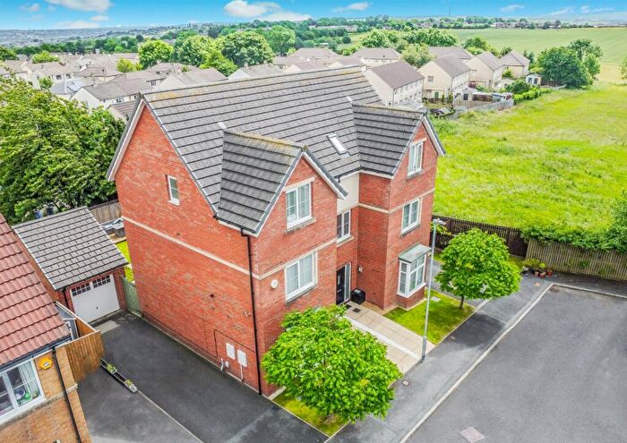 4 Bedroom Semi-Detached House For Sale In Weavers Way, Scholes, Cleckheaton, West Yorkshire, BD19