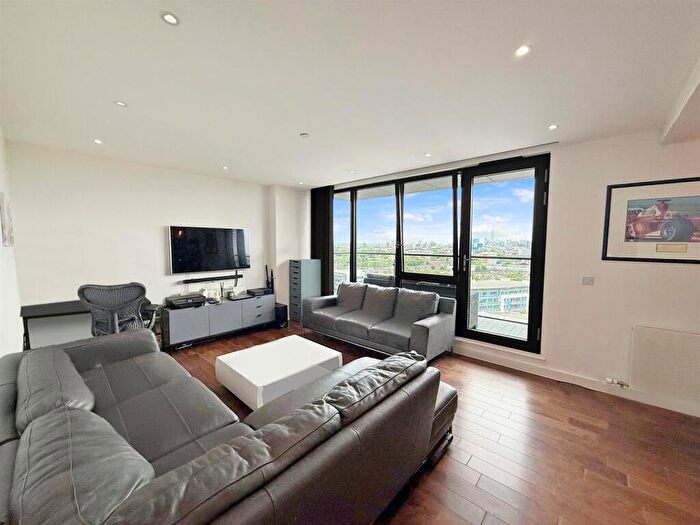 2 Bedroom Apartment For Sale In Secure Underground Parking - Cadmium Square, London, E2