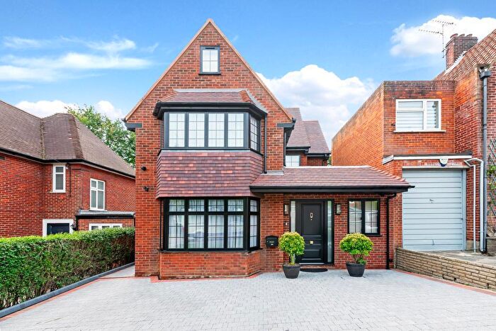 4 Bedroom Detached House For Sale In Sunnyfield, Mill Hill, NW7