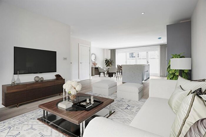 4 Bedroom Town House For Sale In Kingswood Mews, Waterhouse Lane, Kingswood, KT20