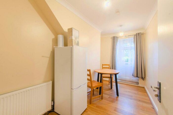 1 Bedroom Flat To Rent In Ivanhoe Road, Denmark Hill, London, SE5