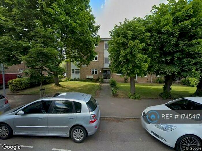 1 Bedroom Flat To Rent In Lovelace Gardens, Surbiton, KT6