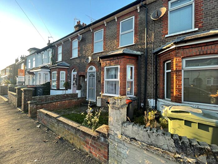 3 Bedroom Terraced House To Rent In Union Street, LU6