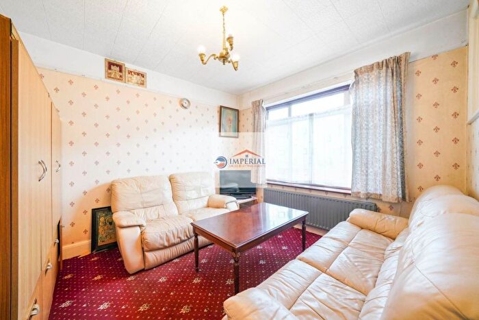 3 Bedroom Terraced House To Rent In Northcote Avenue, Southall, UB1