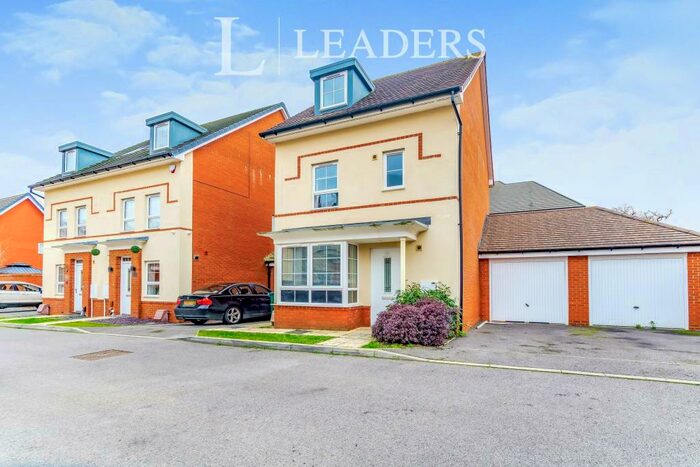 4 Bedroom Link Detached House To Rent In Bedivere Road, Ifield, RH11