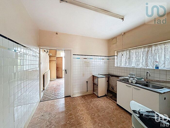3 Bedroom Terraced House For Sale In Totteridge Road, Enfield, EN3