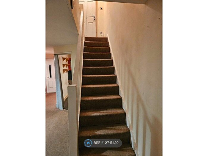 2 Bedroom Semi-detached House To Rent In Whitebeam Lane, Leeds, LS10