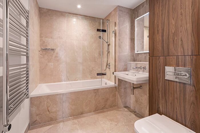 3 Bedroom Flat To Rent In Greenford, UB6