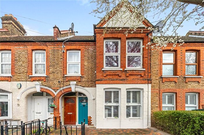 2 Bedroom Flat For Sale In Carr Road, Walthamstow, London, E17