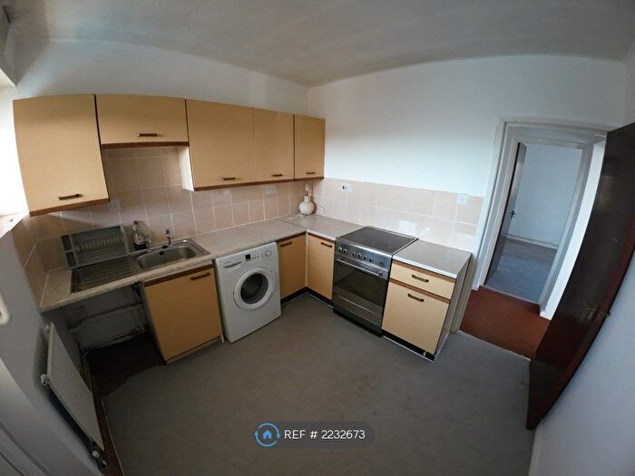 3 Bedroom Flat To Rent In Grampian Court, Liverpool, L7