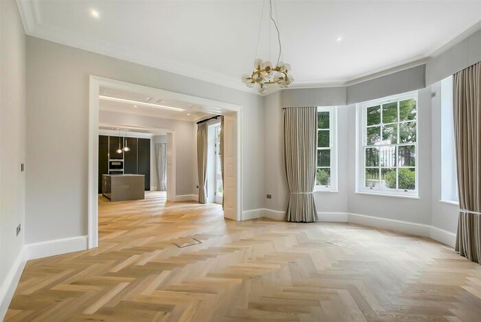 3 Bedroom Flat To Rent In Totteridge Village, London, N20