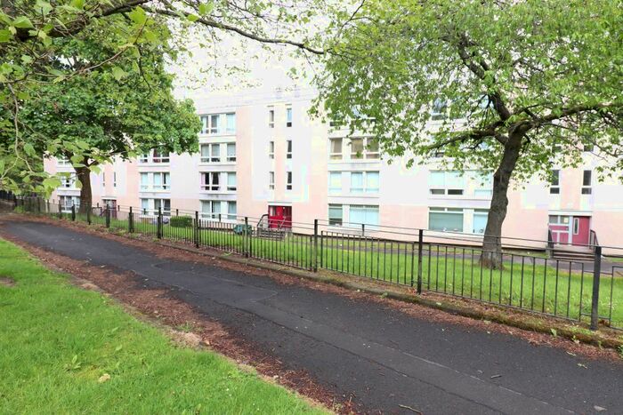 3 Bedroom Flat To Rent In Acre Road, Glasgow, G20