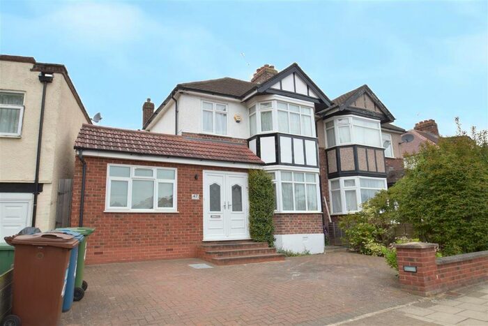 4 Bedroom Semi-Detached House To Rent In Beaulieu Drive, Pinner, HA5