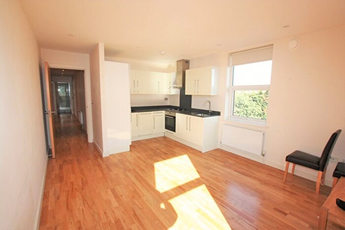 2 Bedroom Flat To Rent In Brentview House, North Circular Road, Golders Green, NW11