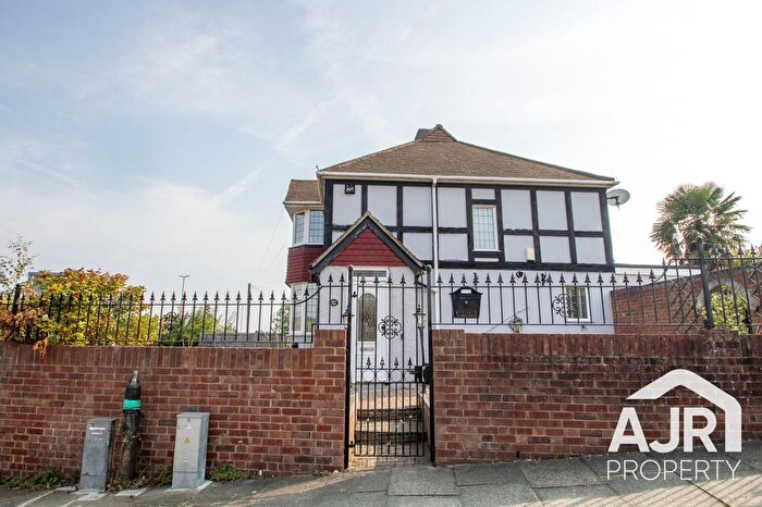 3 Bedroom Semi Detached House To Rent In East Rochester Way, Sidcup, DA15