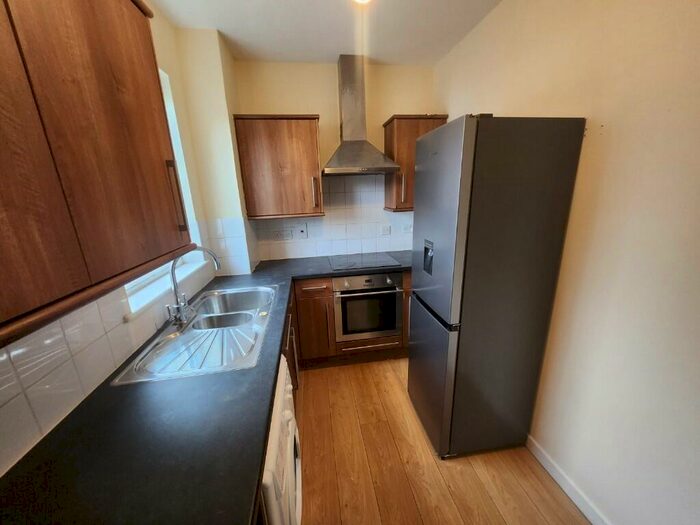 2 Bedroom Flat To Rent In Cavell Street, London, E1