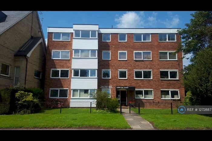 2 Bedroom Flat To Rent In Kempton Court, Woodford Green, IG8
