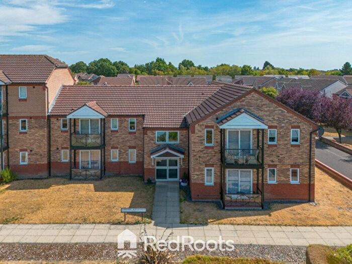 2 Bedroom Apartment For Sale In Lakeside Boulevard, Doncaster, South Yorkshire, DN4