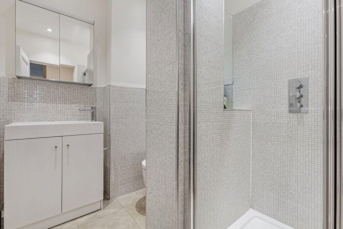 3 Bedroom Flat To Rent In Rivermead Court, Ranelagh Gardens, SW6