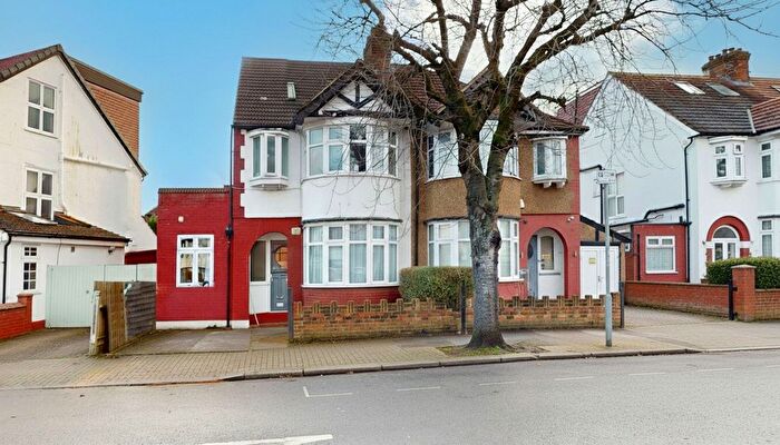4 Bedroom Flat To Rent In Geary Road, London, NW10