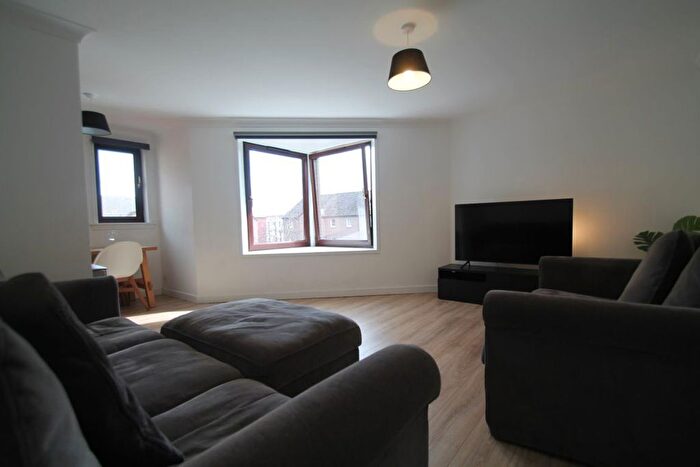 3 Bedroom Flat To Rent In Roseangle, Dundee, DD1