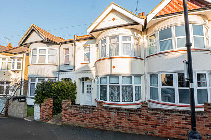 3 Bedroom Terraced House For Sale In Southview Drive, Westcliff-on-sea, SS0
