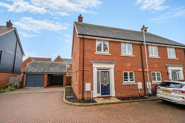 4 Bedroom Semi-Detached House For Sale In Eastwood Meadow, Rainham, Gillingham, ME8