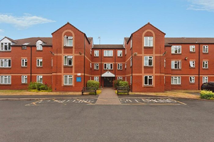 2 Bedroom Flat For Sale In Pembroke Way, Birmingham, B28