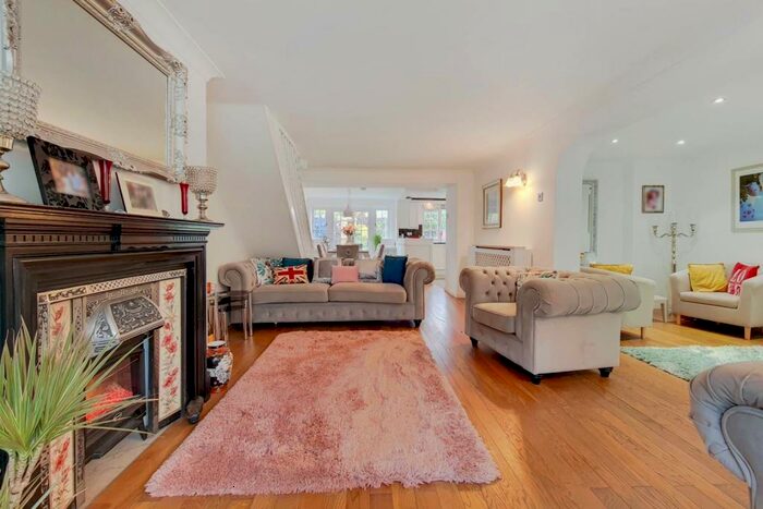 3 Bedroom Semi-Detached House For Sale In Littlefield Green, Berkshire, Maidenhead, SL6