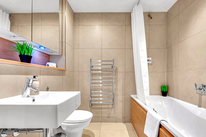 1 Bedroom Flat To Rent In Times Square, London, E1