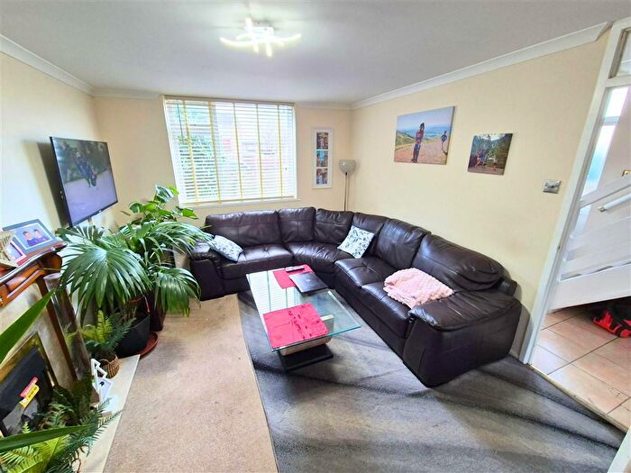 3 Bedroom End Of Terrace House For Sale In Hopyard Close, Leominster, HR6
