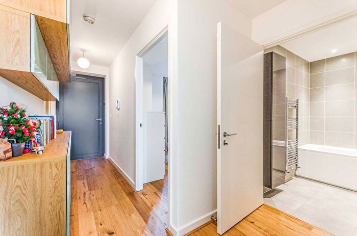 1 Bedroom Flat For Sale In City Road, Clerkenwell, London, EC1V