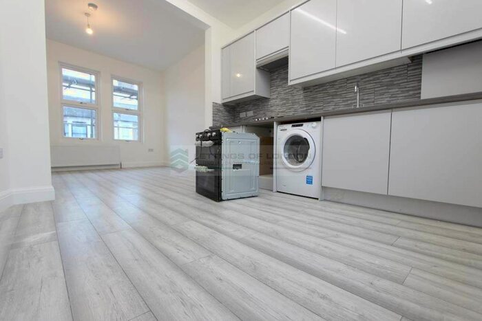 2 Bedroom Flat To Rent In Barrett's Grove, London, N16