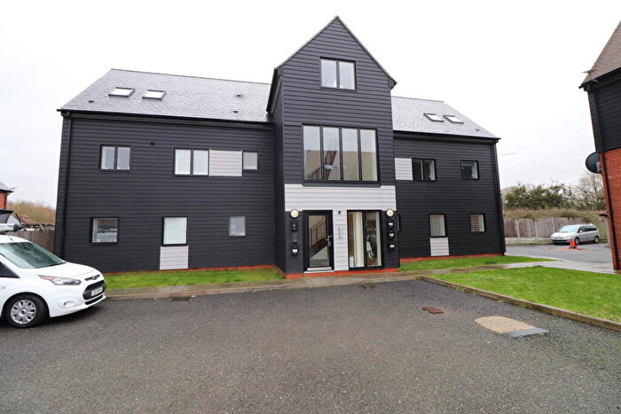 2 Bedroom Apartment To Rent In Belvedere Close - Billericay, CM11
