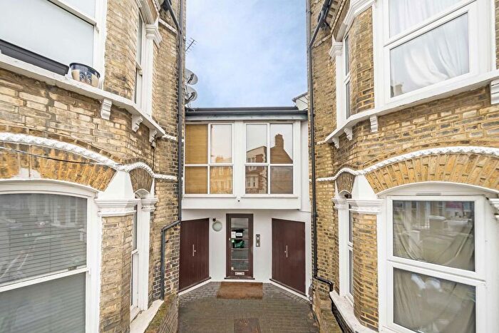2 Bedroom Flat For Sale In Tregothnan Road, Stockwell, SW9