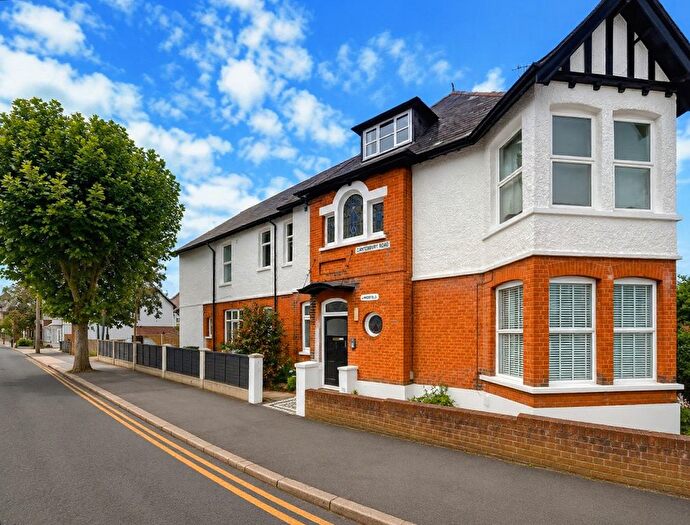 1 Bedroom Flat For Sale In Canewdon Road, Westcliff-On-Sea, SS0