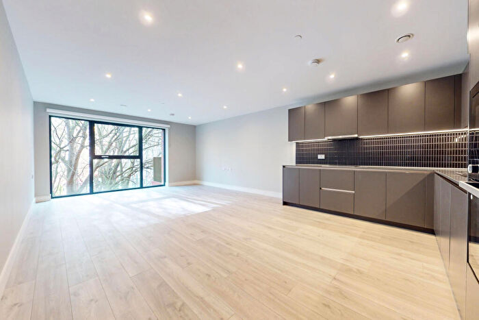 3 Bedroom Apartment To Rent In Parkside, SE17