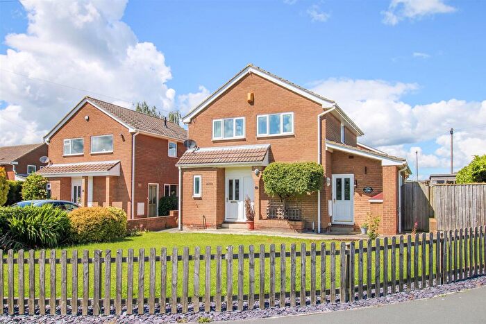 3 Bedroom Detached House For Sale In Wentworth Drive, Crofton, Wakefield, WF4