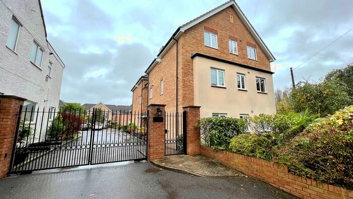 2 Bedroom Flat To Rent In Sheepcot Lane, Leavesden, Watford, WD25