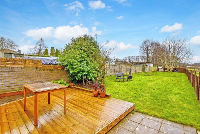 3 Bedroom Semi-Detached House For Sale In Vicarage Lane, East Farleigh, Maidstone, Kent, ME15