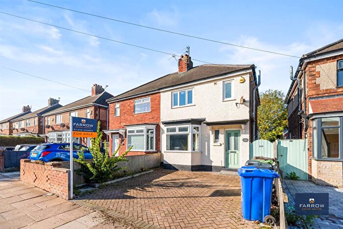 3 Bedroom Semi-Detached House For Sale In Chelmsford Avenue, Grimsby, DN34