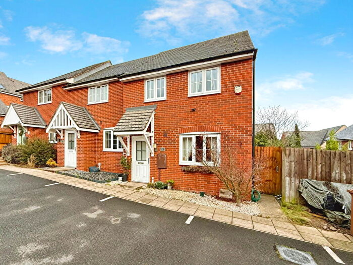 3 Bedroom End Of Terrace House For Sale In Suffolk Way, Church Gresley, DE11