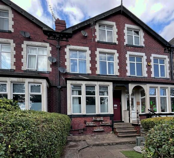 1 Bedroom Flat To Rent In Kirkstall Lane, Headingley, Leeds, LS6