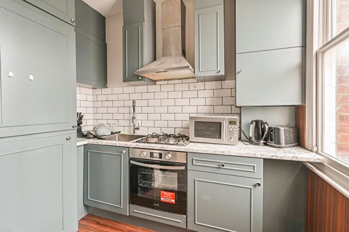 1 Bedroom Flat To Rent In Sternhold Avenue, London, SW2