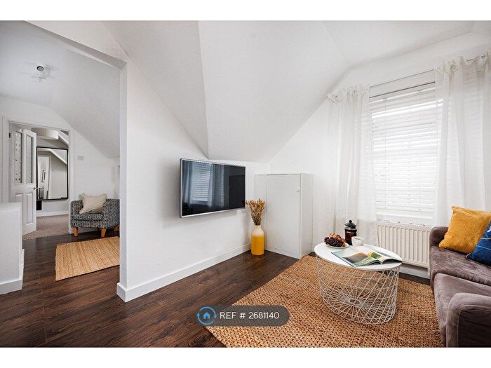 1 Bedroom Flat To Rent In Headland Park, Plymouth, PL4