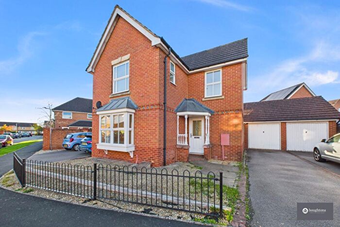 3 Bedroom Detached House For Sale In Blackbird Close, Brackley, NN13
