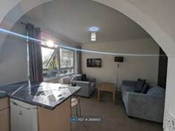 1 Bedroom Flat To Rent In Newton Park Court, Leeds, LS7