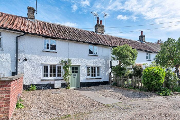 2 Bedroom Cottage For Sale In High Street, Harston, CB22