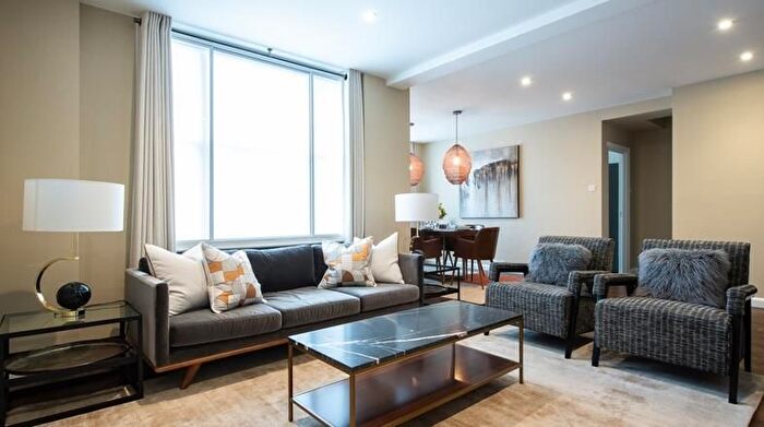 3 Bedroom Flat To Rent In Hill Street, Mayfair, London, W1J