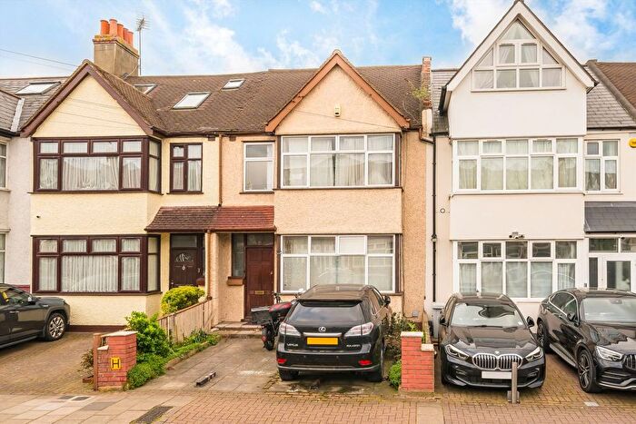 3 Bedroom Property For Sale In Fishponds Road, Tooting, SW17